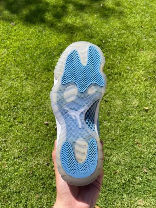 XH Air Jordan 11 Retro Low University Blue review 