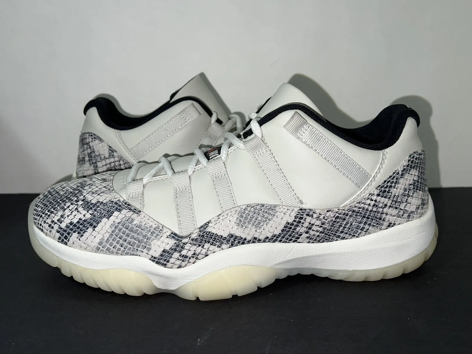 XH Air Jordan 11 Retro Low Light Bone Snakeskin review Robin Brown 01