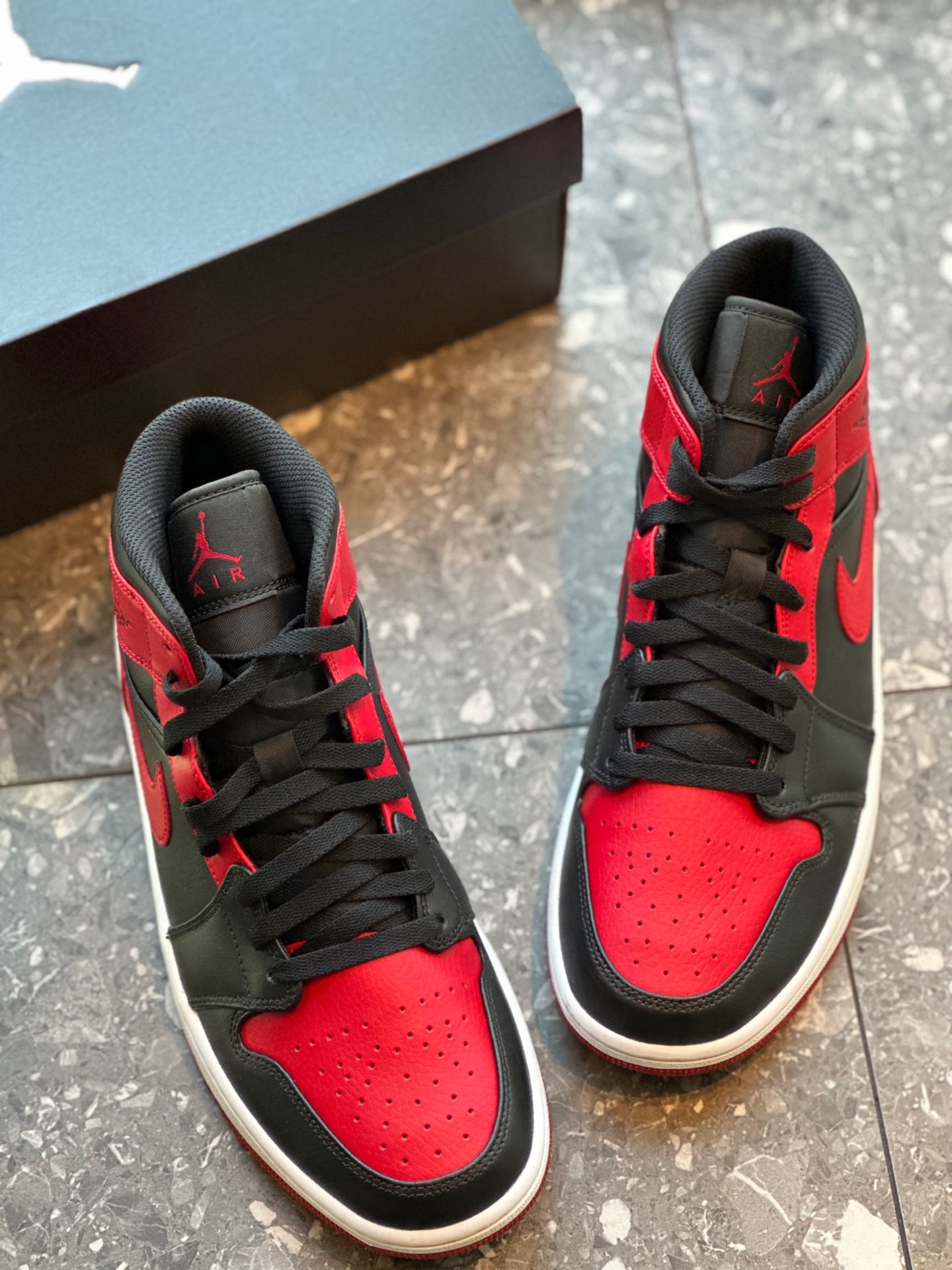 XH Air Jordan 1 High 'Banned'  review Leah 03