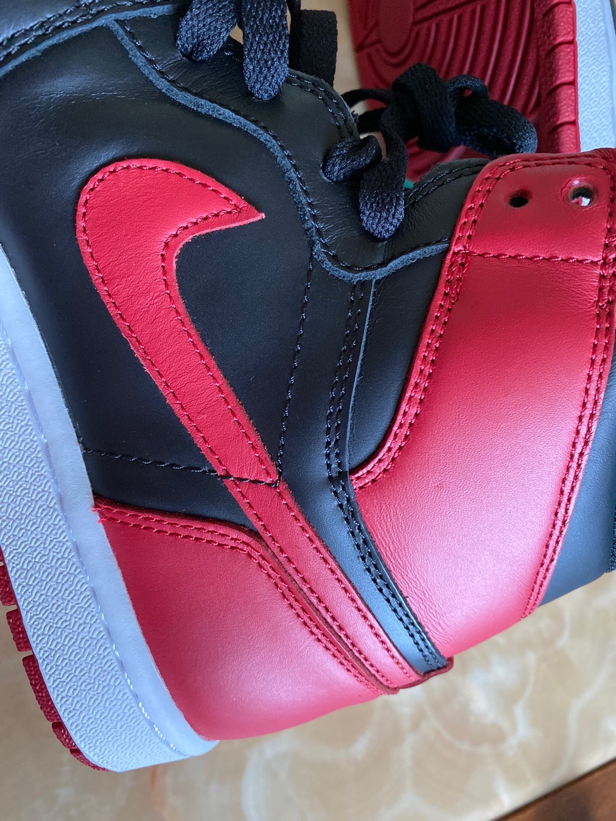 XH Air Jordan 1 High 'Banned'  review Angie 01