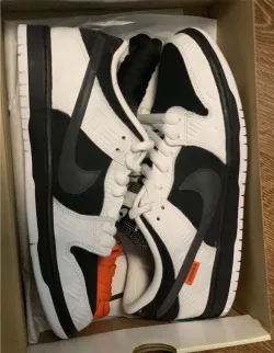 SX TIGHTBOOTH x Nike SB Dunk Low Panda Co Branding review Donna