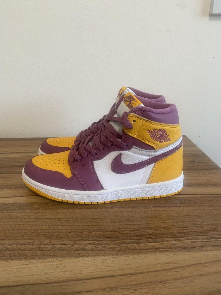 XH Air Jordan 1 High OG “Brotherhood” review Bella 01