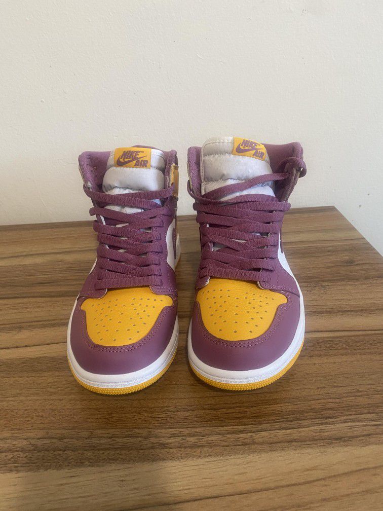 XH Air Jordan 1 High OG “Brotherhood” review Bella 02