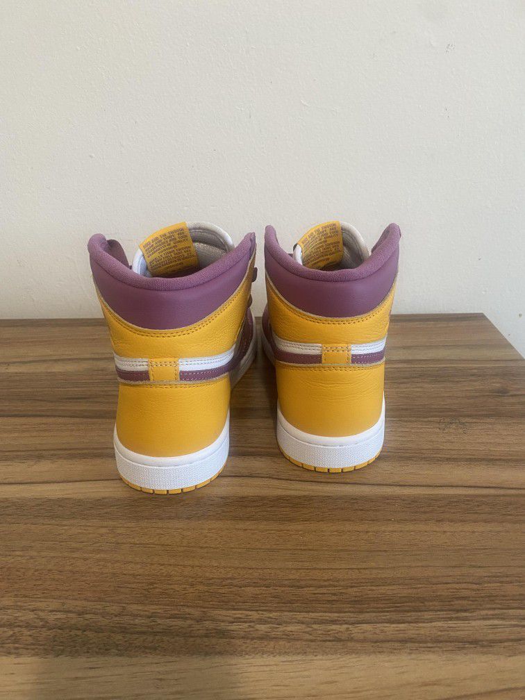 XH Air Jordan 1 High OG “Brotherhood” review Bella 03