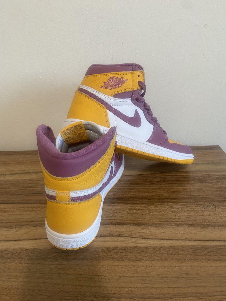 XH Air Jordan 1 High OG “Brotherhood” review Bella 04