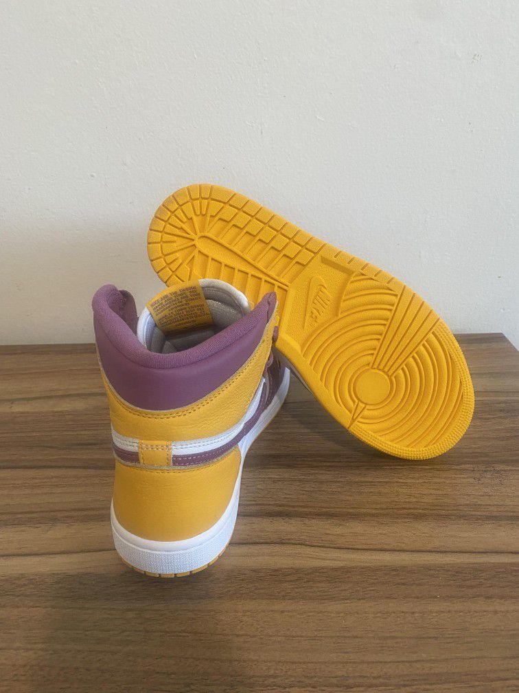 XH Air Jordan 1 High OG “Brotherhood” review Bella 05