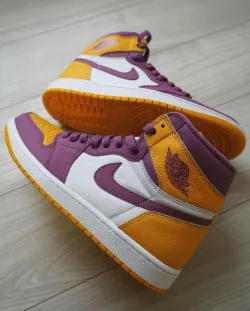 XH Air Jordan 1 High OG “Brotherhood” review Emma