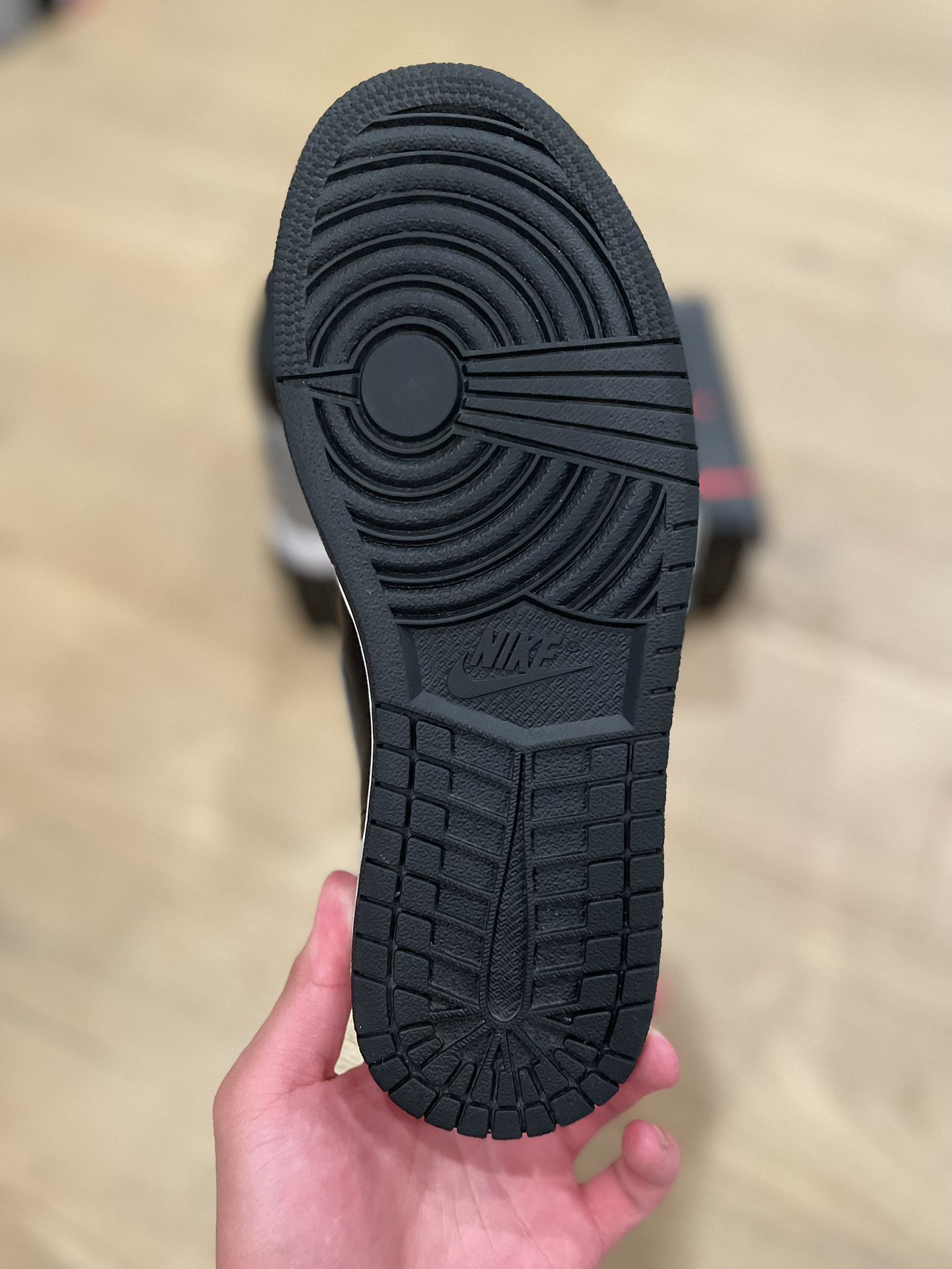 XH  Air Jordan Retro 1 High OG “Sahdow” review William 04