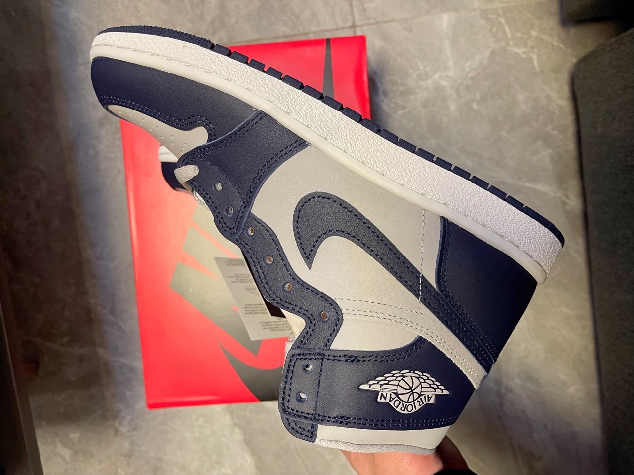 XH Air Jordan 1 High 85 Georgetown College Navy review Chloe 02