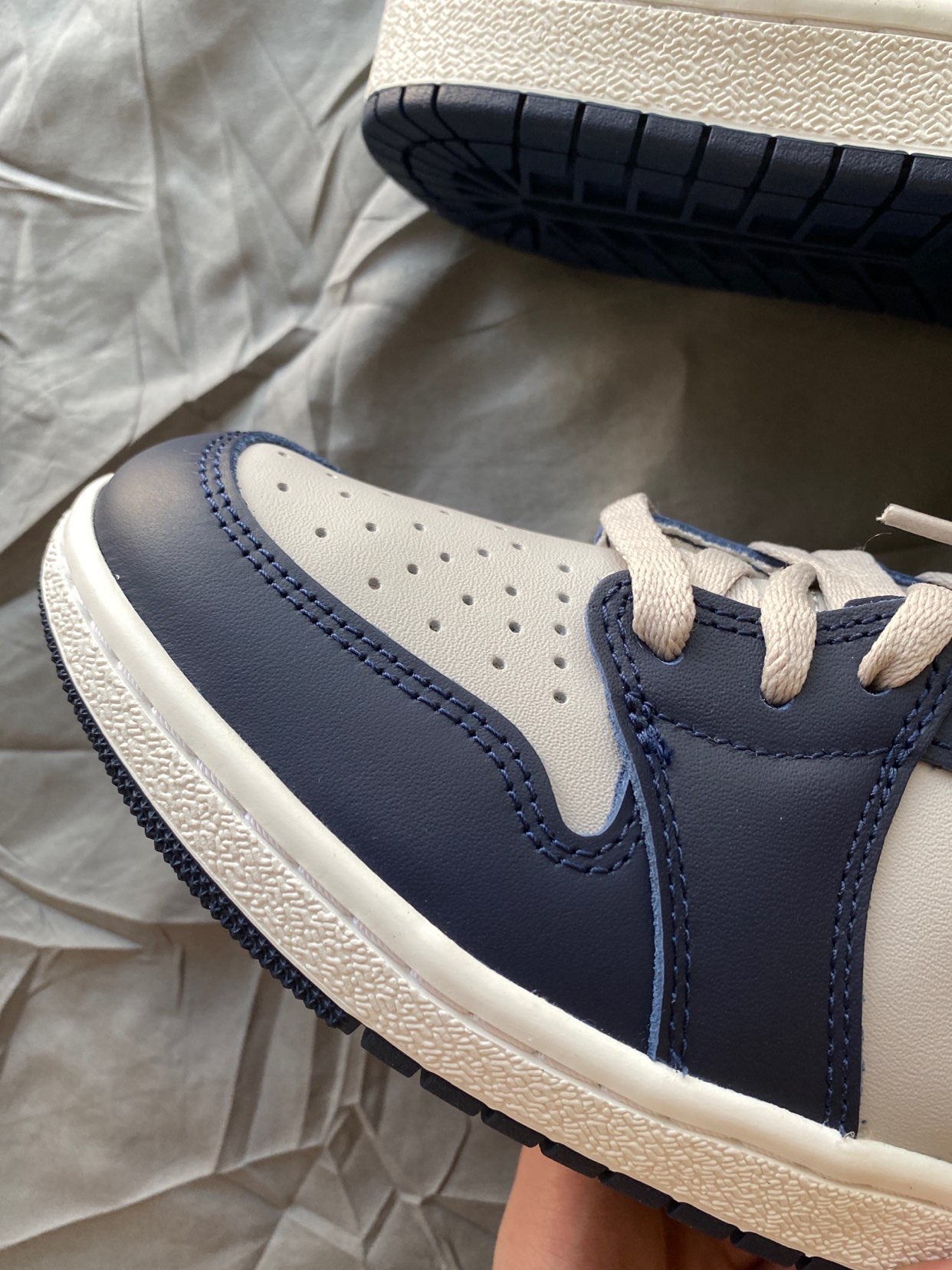 XH Air Jordan 1 High 85 Georgetown College Navy review Logan 02