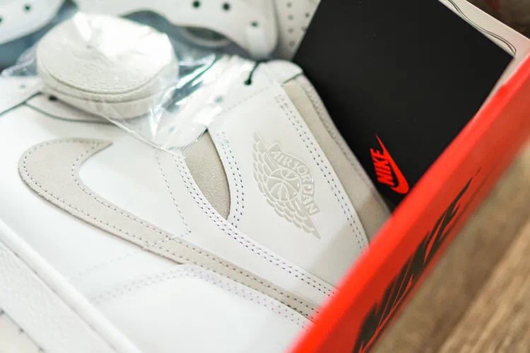 XH Air Jordan 1 Retro High '85 Neutral Grey review Jacob 01