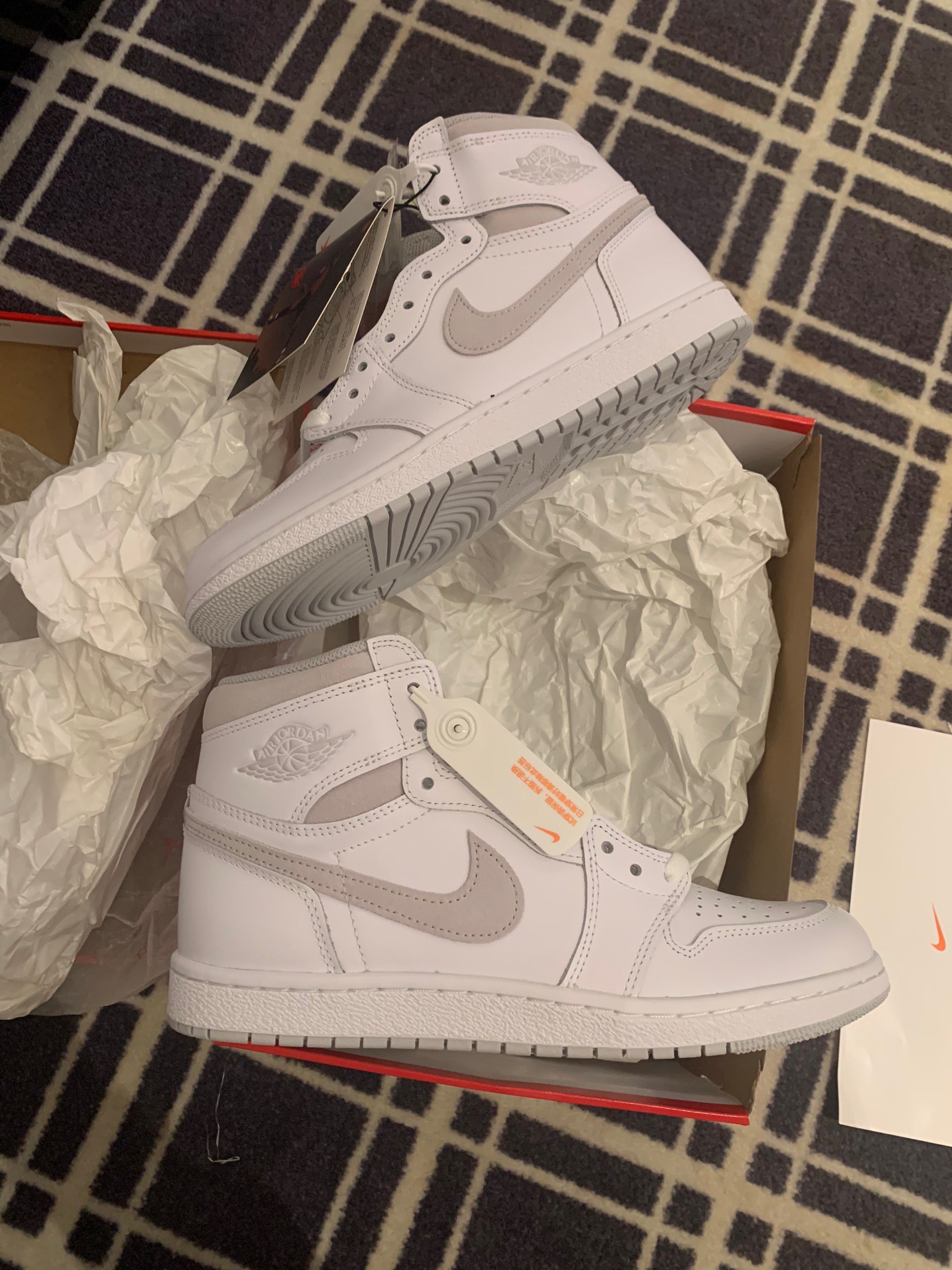 XH Air Jordan 1 Retro High '85 Neutral Grey review Hannah 03