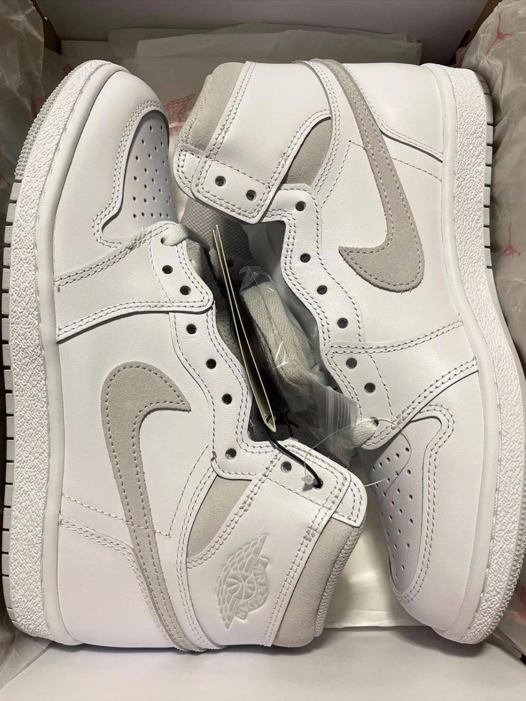XH Air Jordan 1 Retro High '85 Neutral Grey review Carter 03