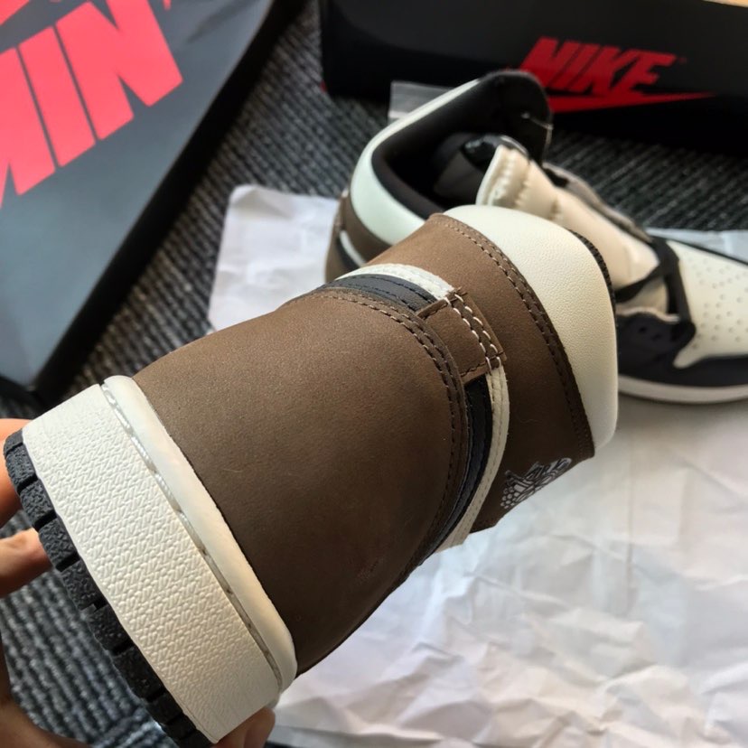 XH Air Jordan 1 Retro High OG 'Dark Mocha' review Emily 01