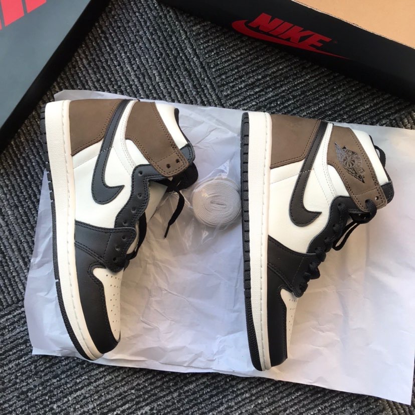 XH Air Jordan 1 Retro High OG 'Dark Mocha' review Emily 02