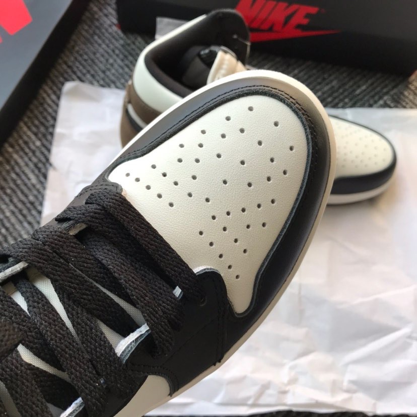 XH Air Jordan 1 Retro High OG 'Dark Mocha' review Emily 06