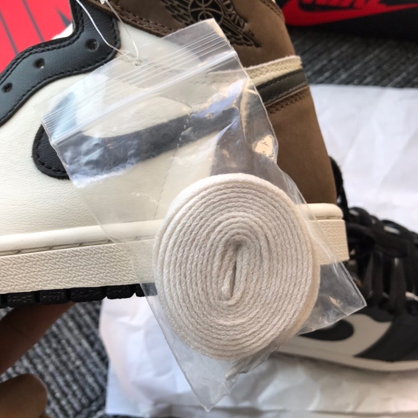XH Air Jordan 1 Retro High OG 'Dark Mocha' review Emily 05