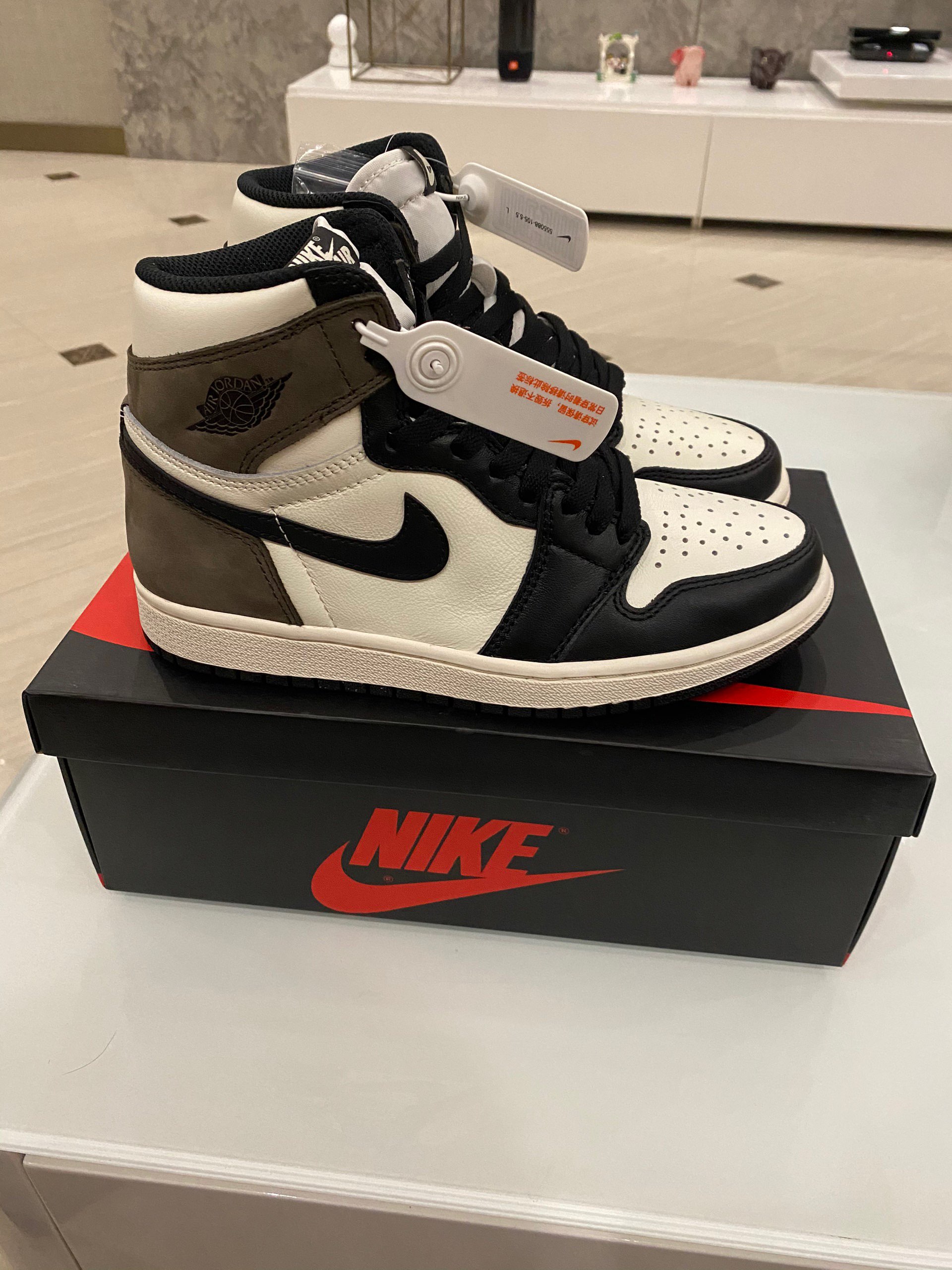 XH Air Jordan 1 Retro High OG 'Dark Mocha' review Michael 02