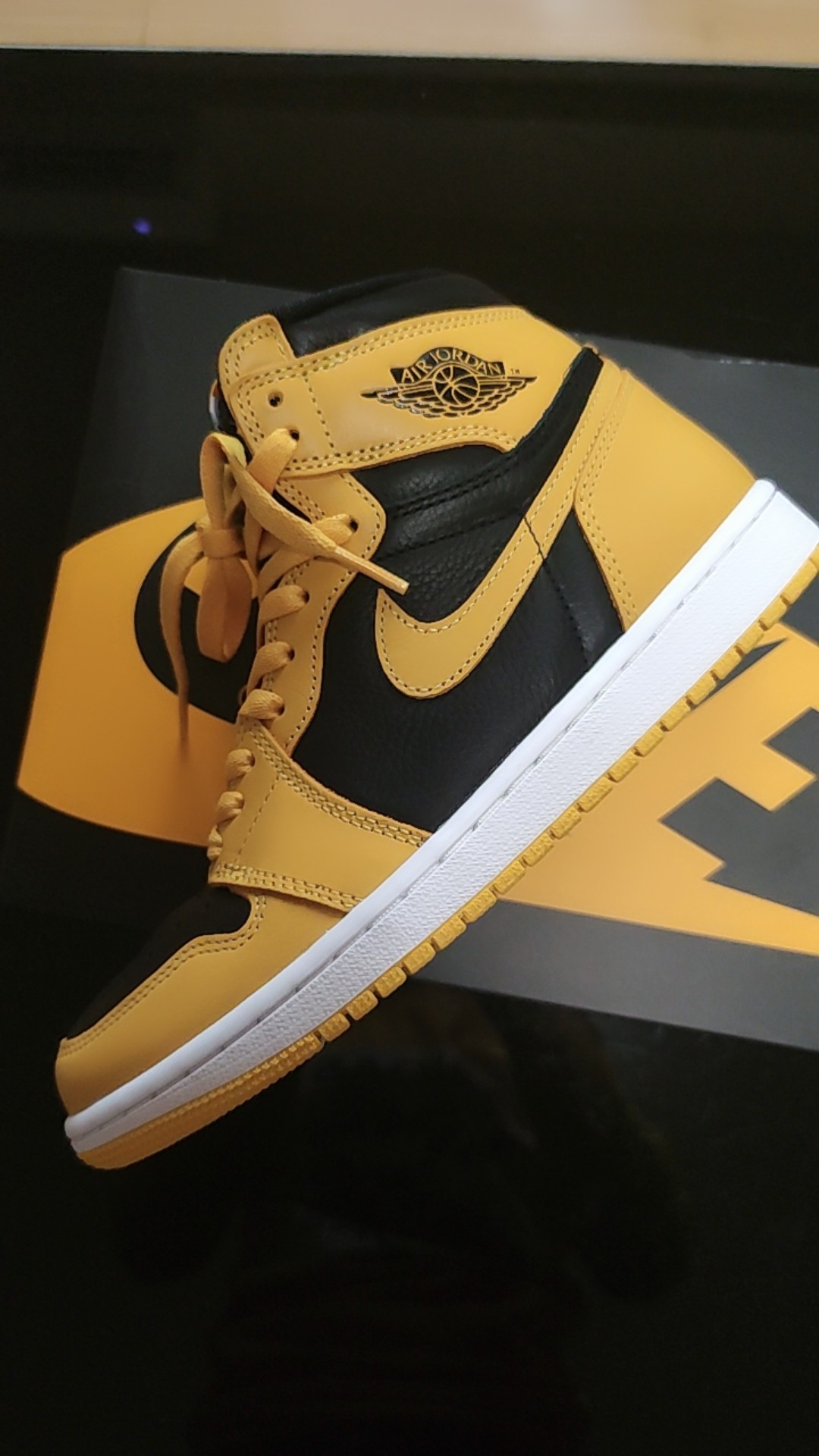XH Air Jordan 1 High OG Pollen review Emma 03