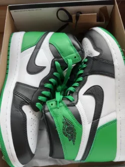 XH  Air Jordan 1 HighLucky Green review Alexande 02