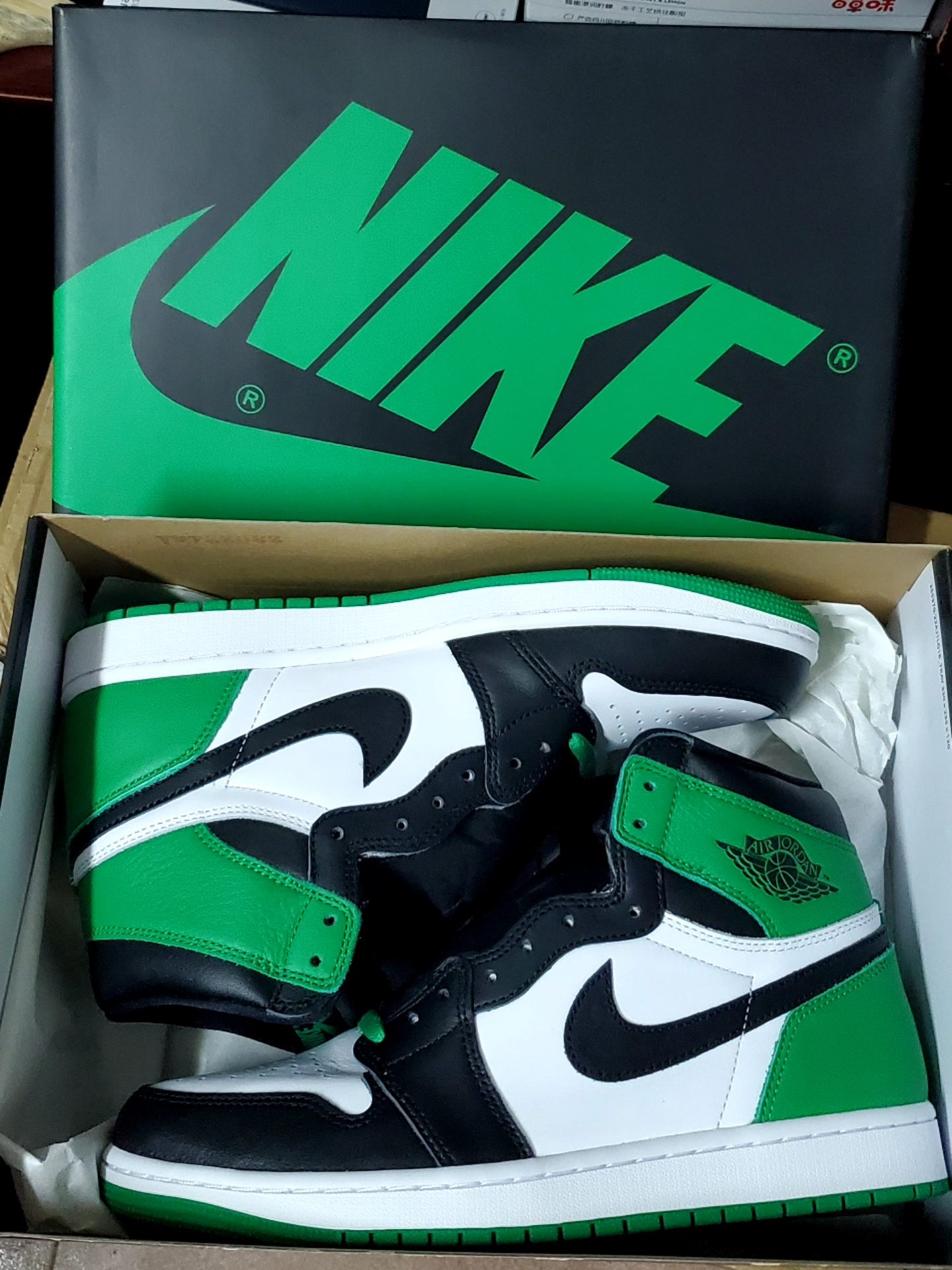 XH  Air Jordan 1 HighLucky Green review Amelia 01