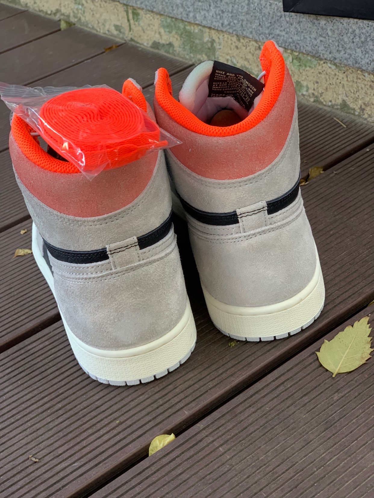 XH  Air Jordan 1 OG Hi Retro“Neutral Grey” review Michael 01