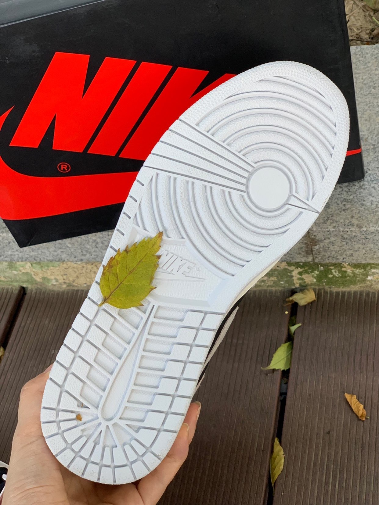 XH  Air Jordan 1 OG Hi Retro“Neutral Grey” review Michael 02