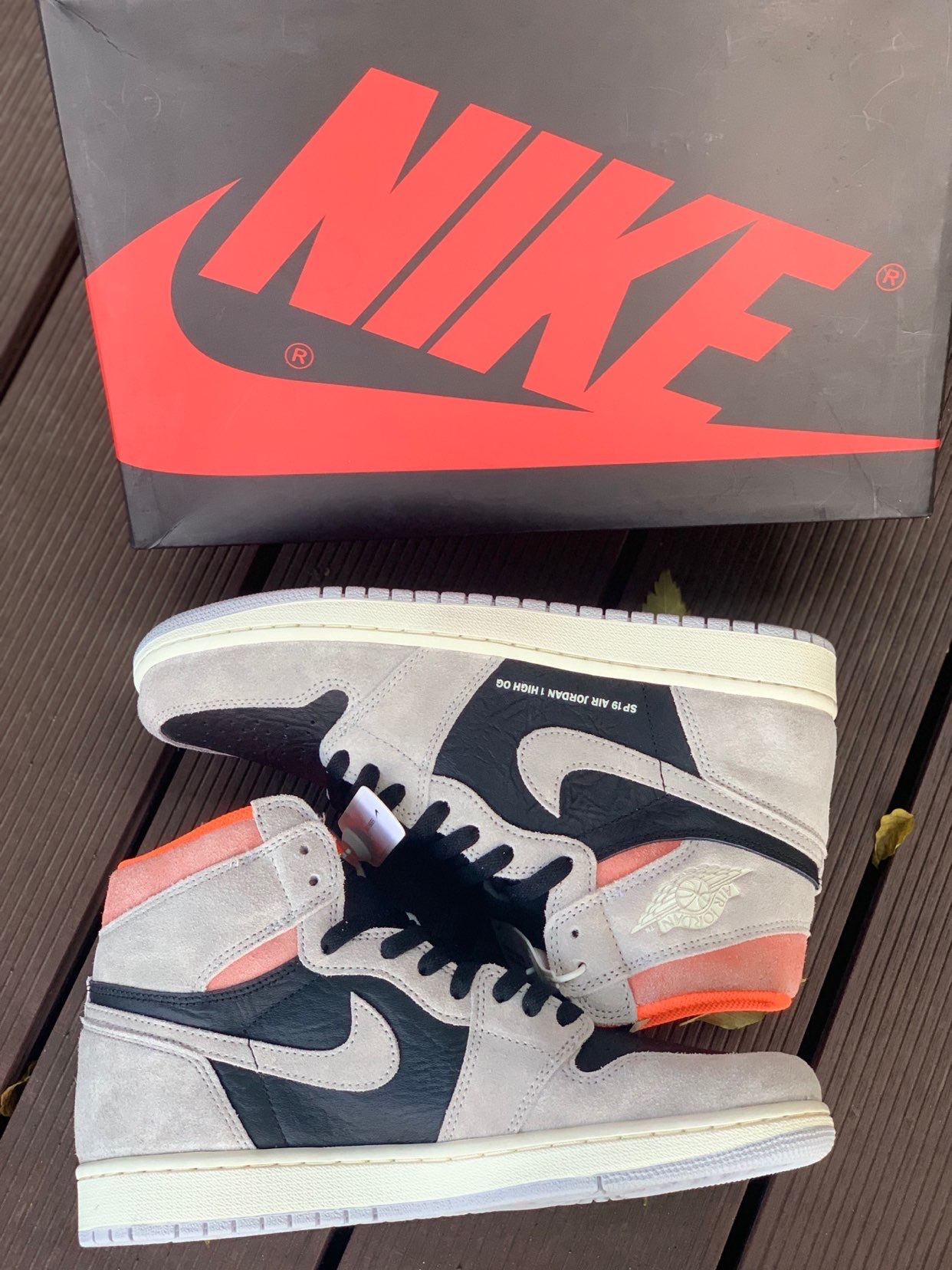 XH  Air Jordan 1 OG Hi Retro“Neutral Grey” review Michael 06