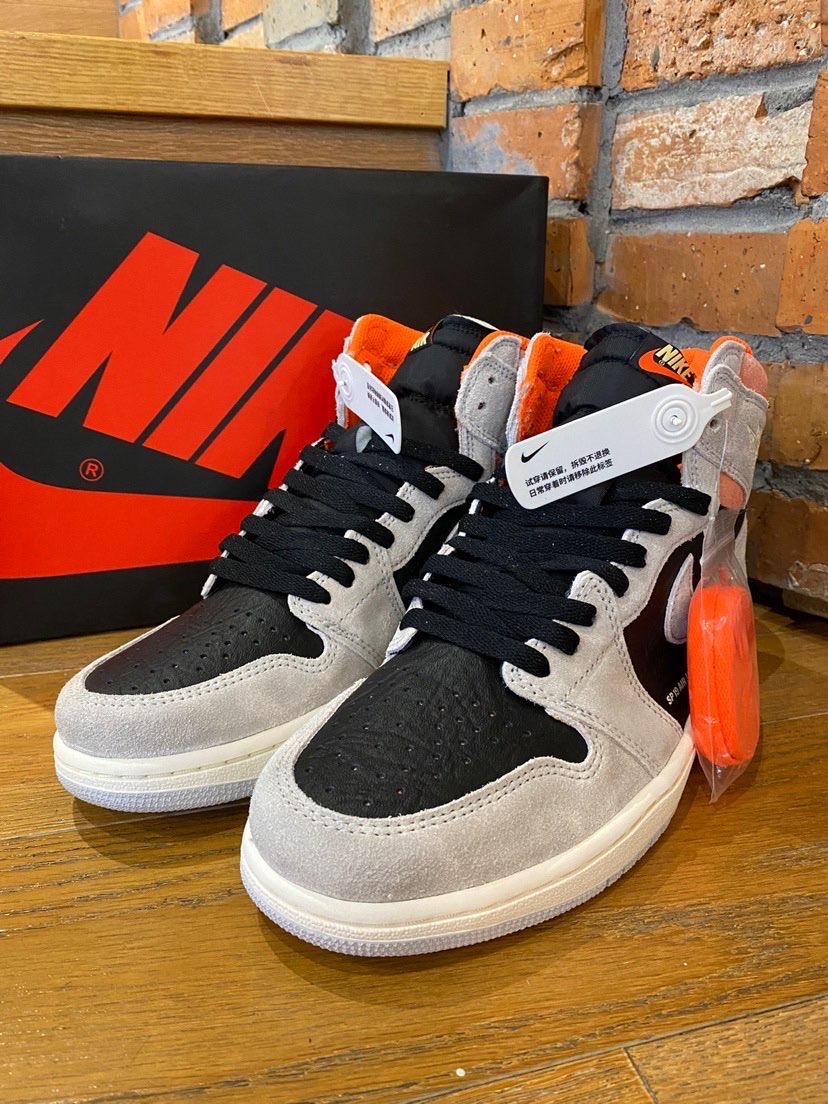 XH  Air Jordan 1 OG Hi Retro“Neutral Grey” review Sophia 01