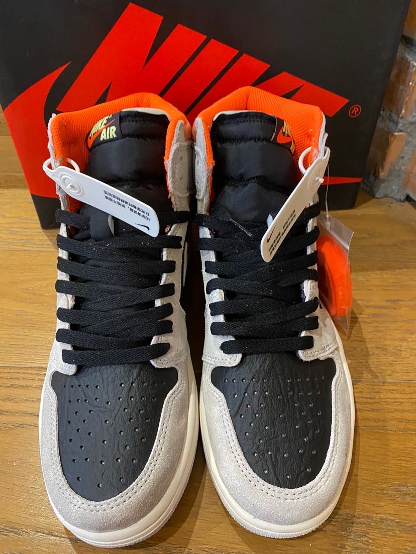 XH  Air Jordan 1 OG Hi Retro“Neutral Grey” review Sophia 02