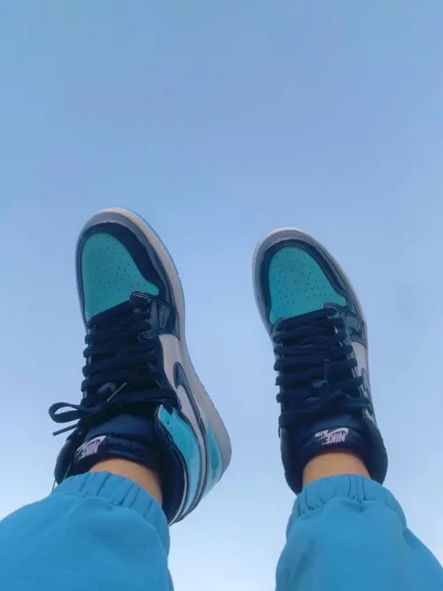 XH  Air Jordan 1 Retro High OG 'UNC Patent' review 