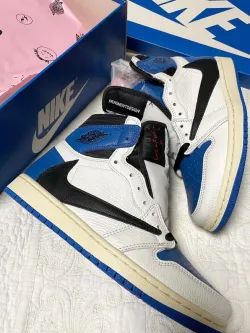 XH Fragment x Travis Scott x Air Jordan 1 High OG Military review Ava 05