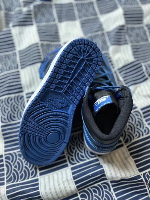 XH  Air Jordan 1 High OG Dark Marina Blue review 