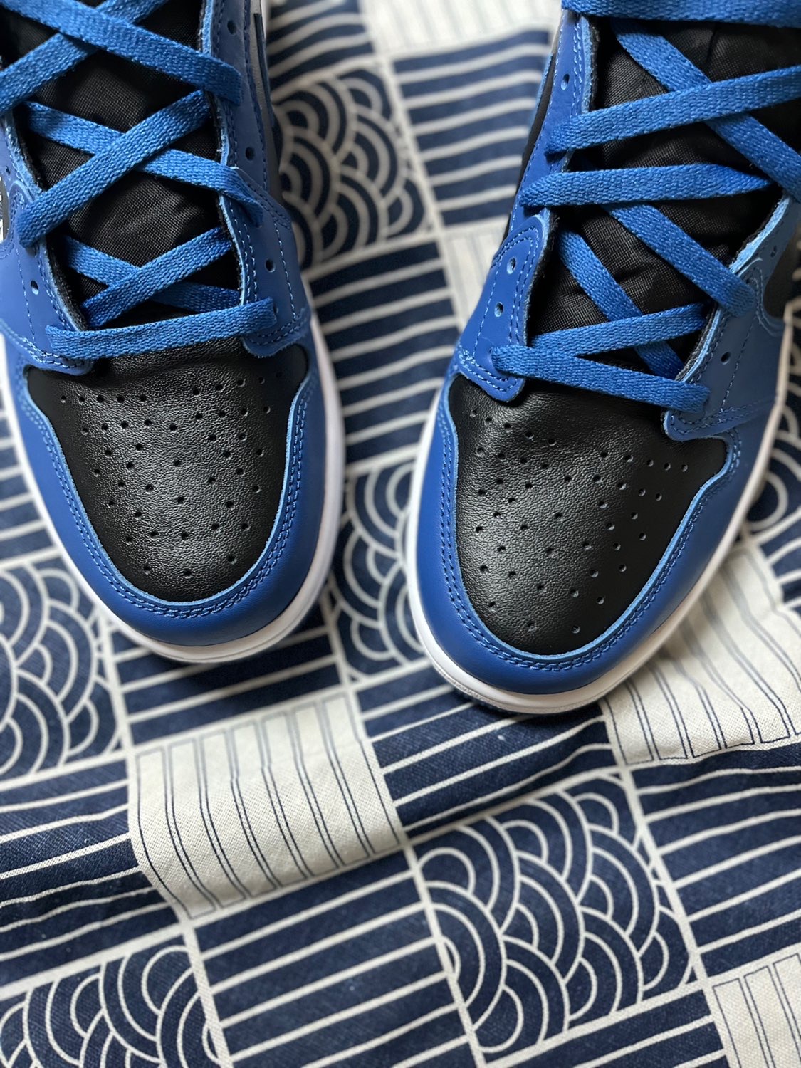 XH  Air Jordan 1 High OG Dark Marina Blue review John 03