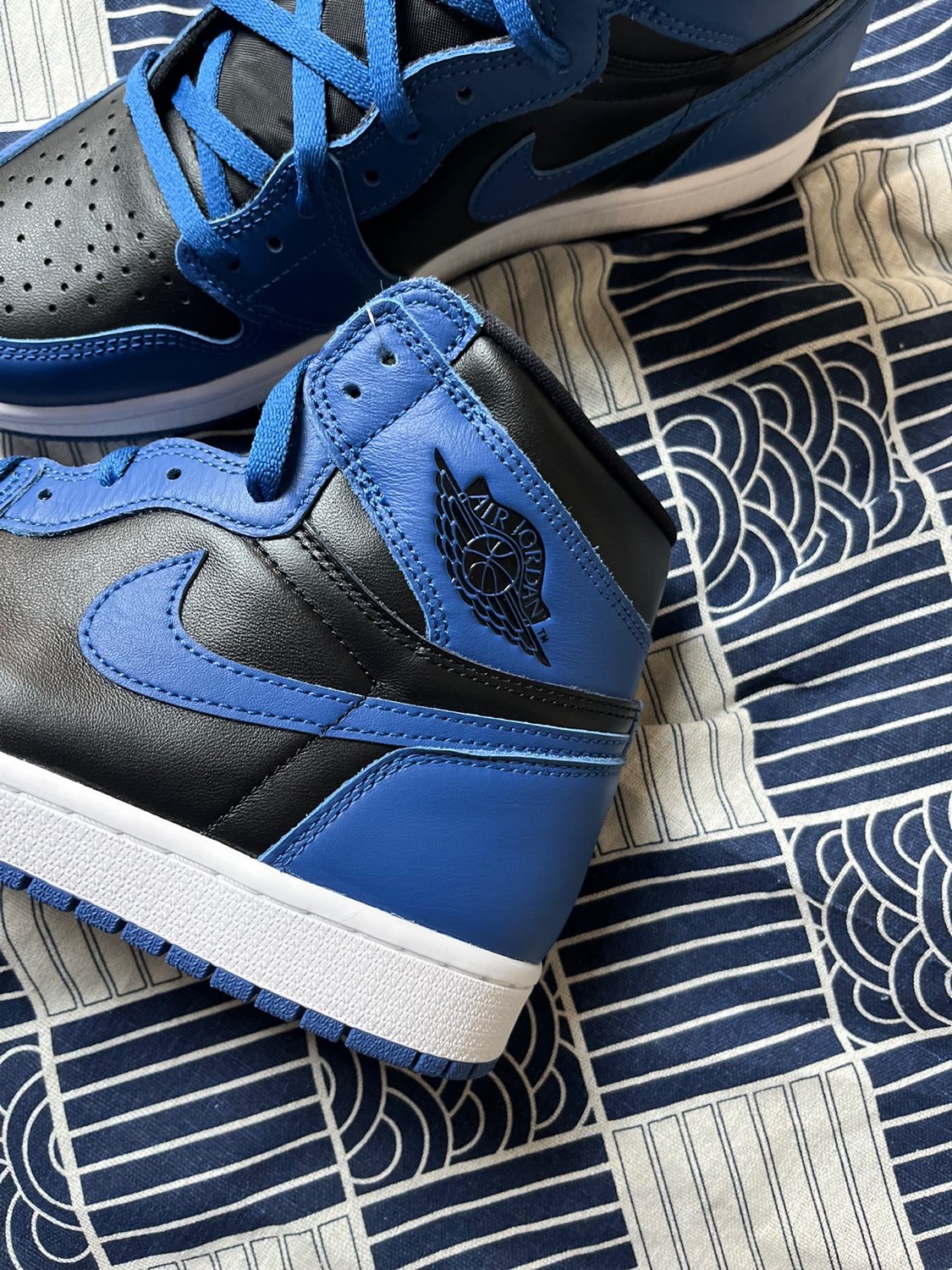 XH  Air Jordan 1 High OG Dark Marina Blue review John 04