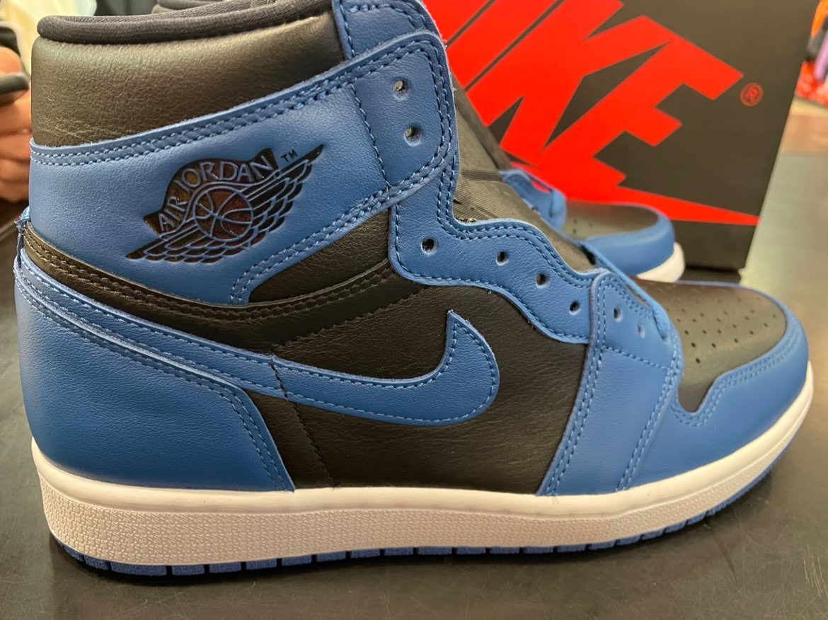 XH  Air Jordan 1 High OG Dark Marina Blue review Emily 02