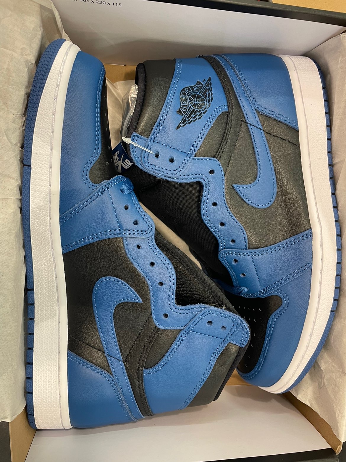 XH  Air Jordan 1 High OG Dark Marina Blue review Emily 04