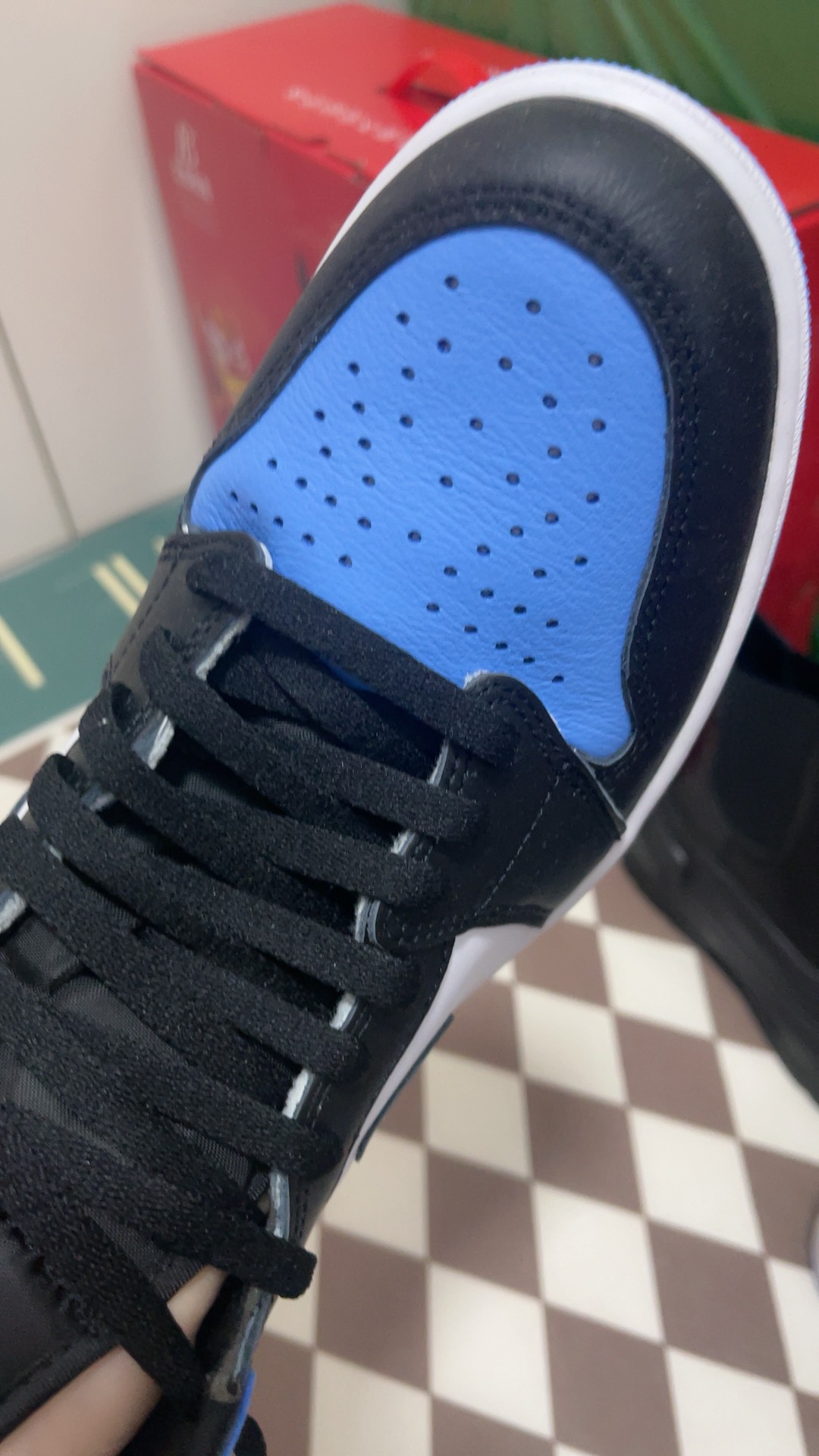 XH Air Jordan 1 High Obsidian review William 01