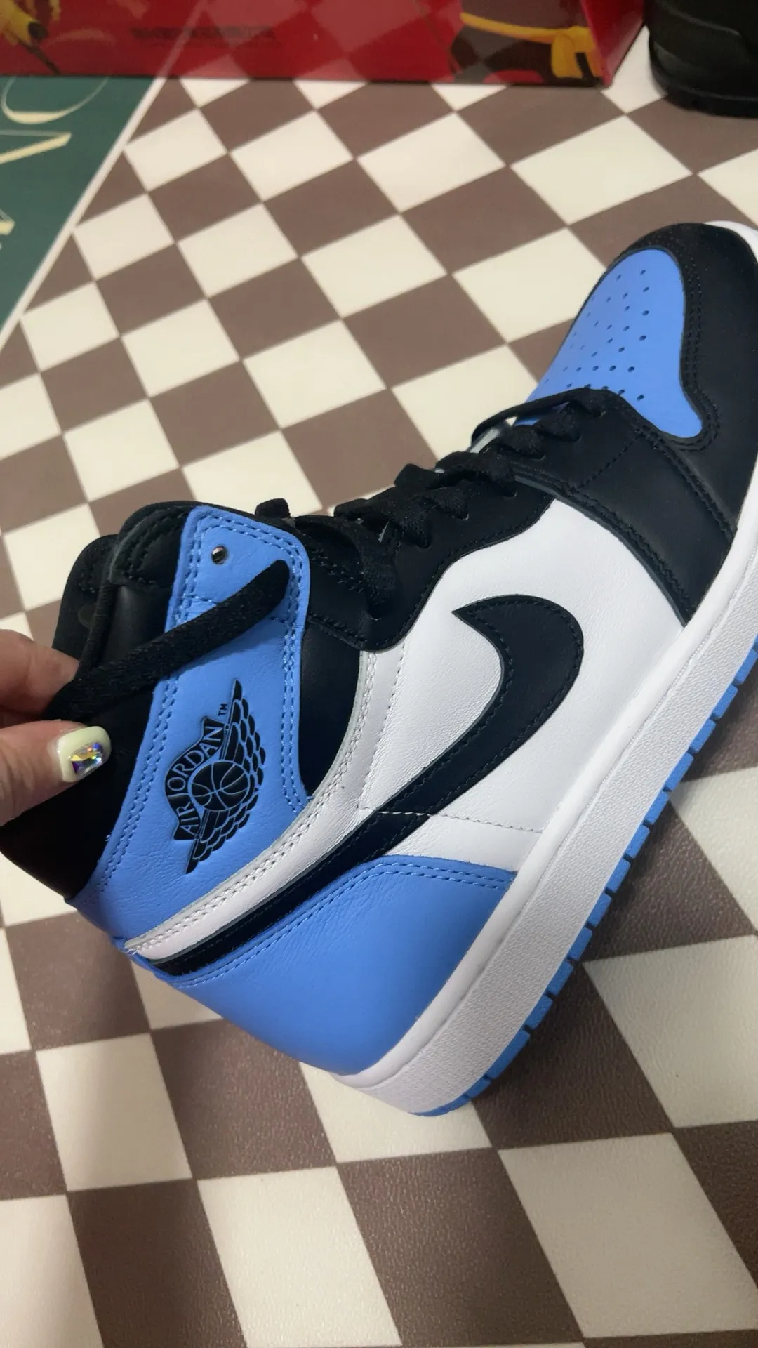 XH Air Jordan 1 High Obsidian review William 02