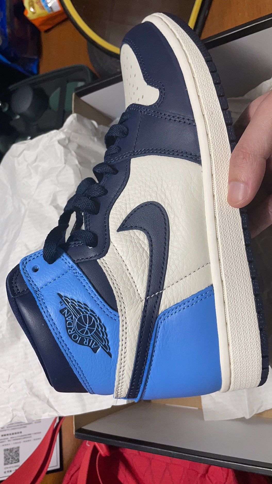 XH Air Jordan 1 Retro High OG “Obsidian University Blue” review Scarlett
