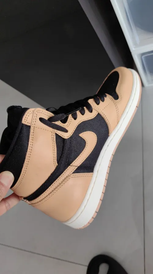 XH Air Jordan 1 High OG Black Rice Yellow review 