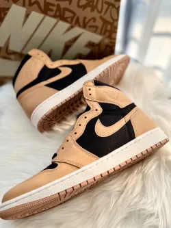 XH Air Jordan 1 High OG Black Rice Yellow review Mila 01