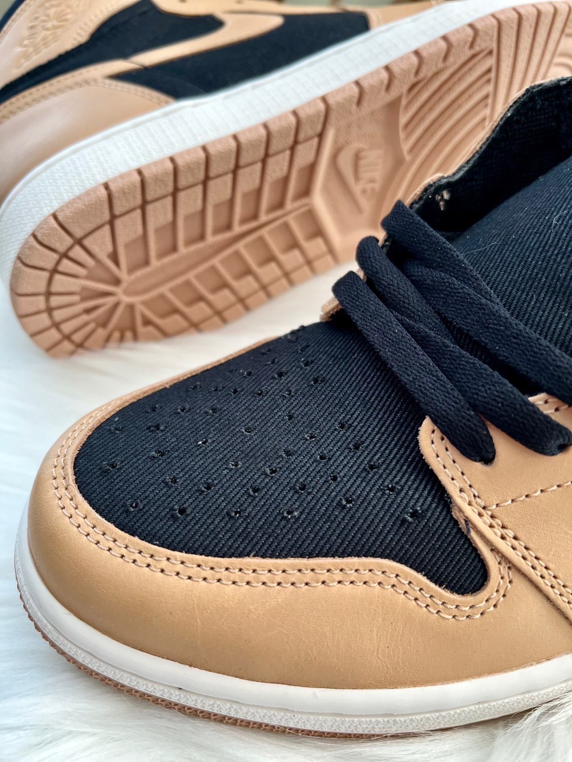 XH Air Jordan 1 High OG Black Rice Yellow review Mila 03