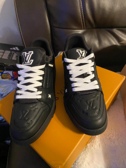 Louis Vuitton Trainer All Black Embossing review Johnny Henry
