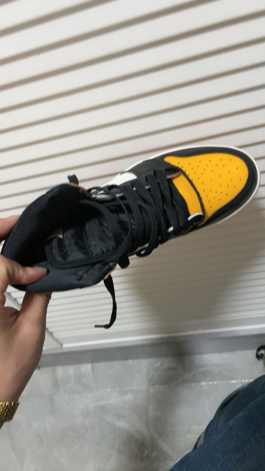 XH  Air Jordan 1 High OG Yellow Toe review Emily 01
