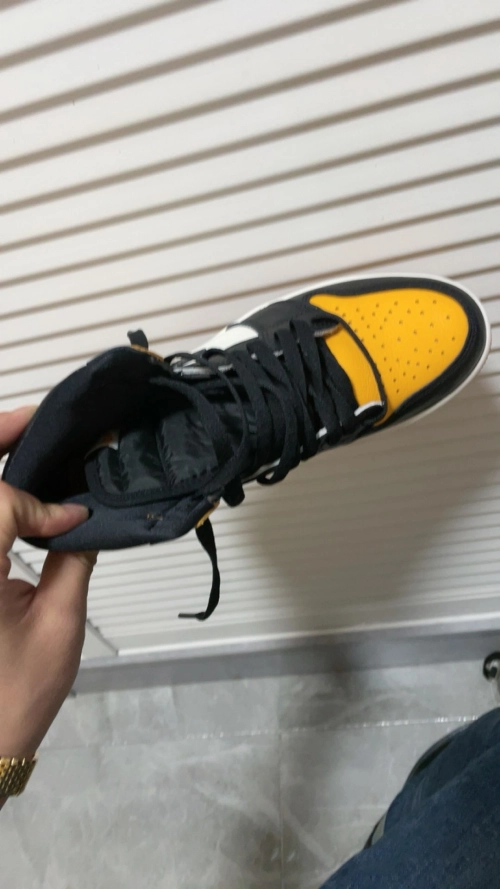 XH  Air Jordan 1 High OG Yellow Toe review 