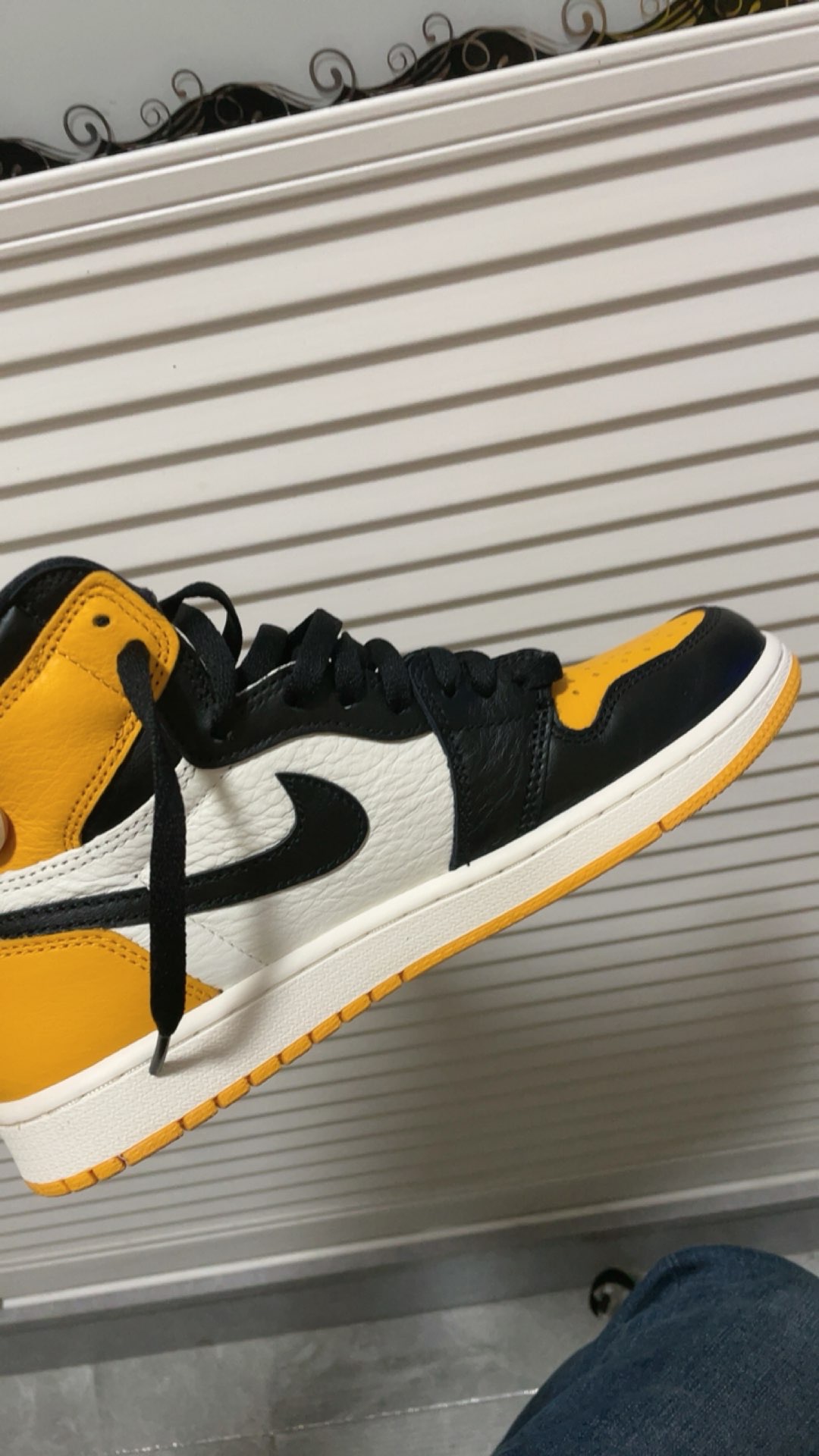 XH  Air Jordan 1 High OG Yellow Toe review Emily 02