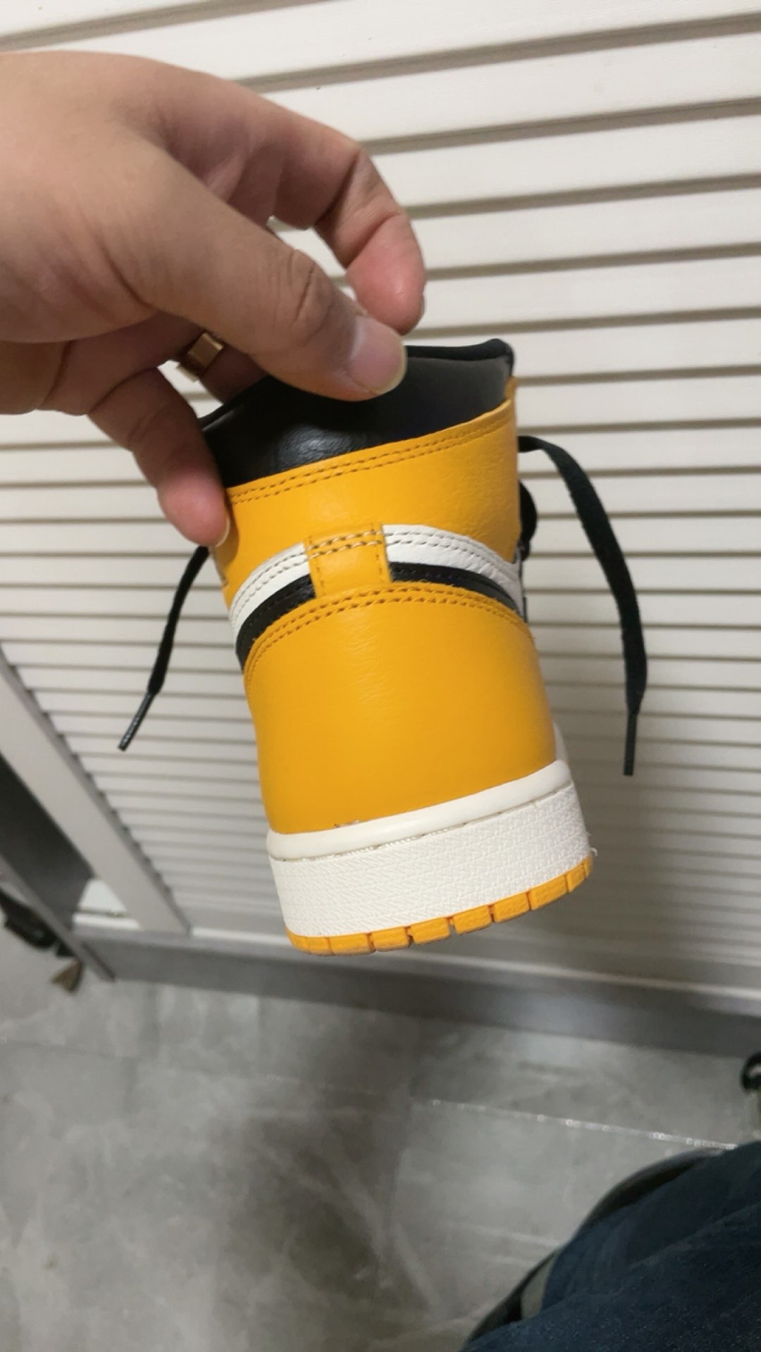 XH  Air Jordan 1 High OG Yellow Toe review Emily 03