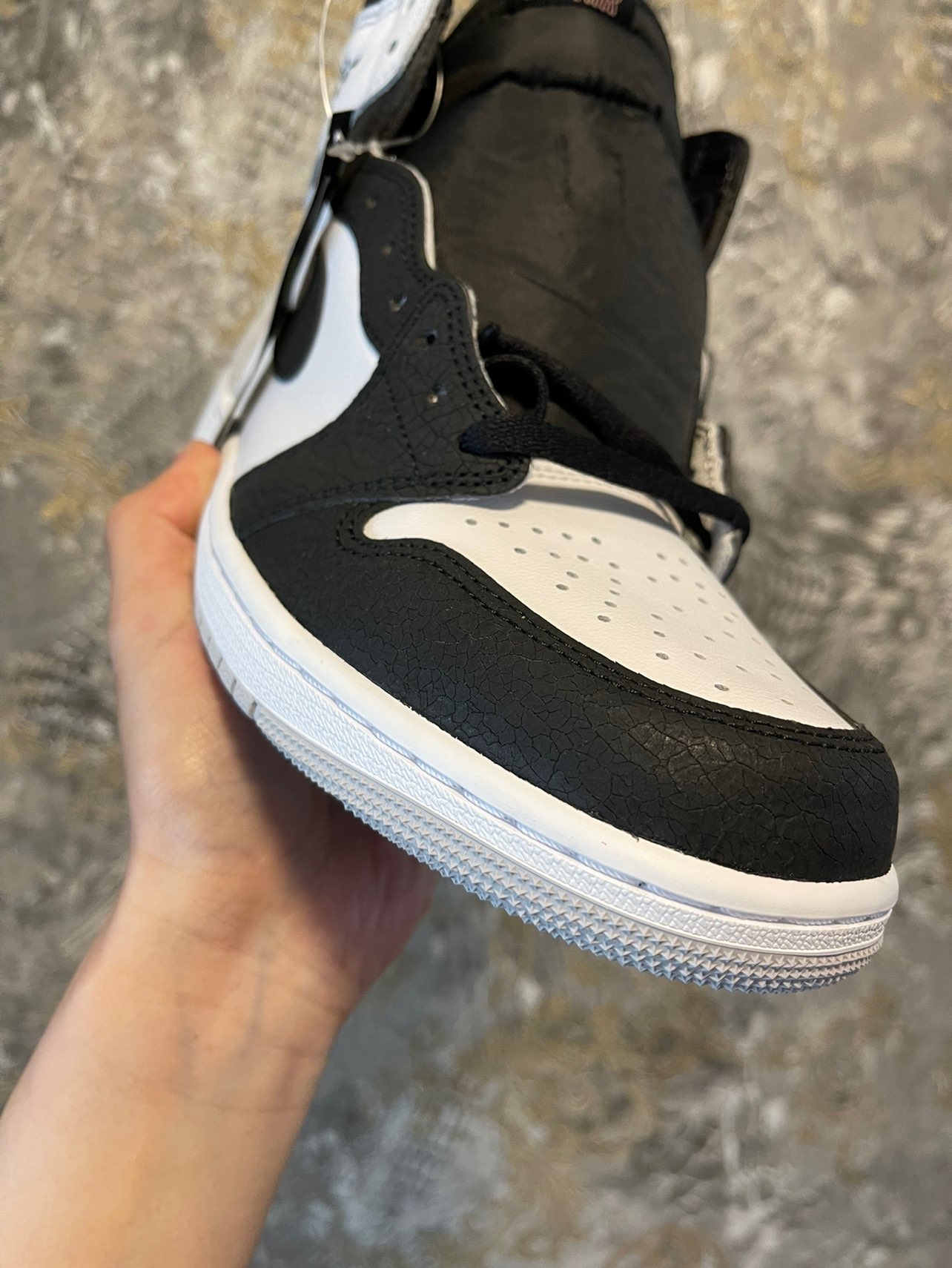 XH Air Jordan 1 High OG WMNS Stage Haze review Abigail 01