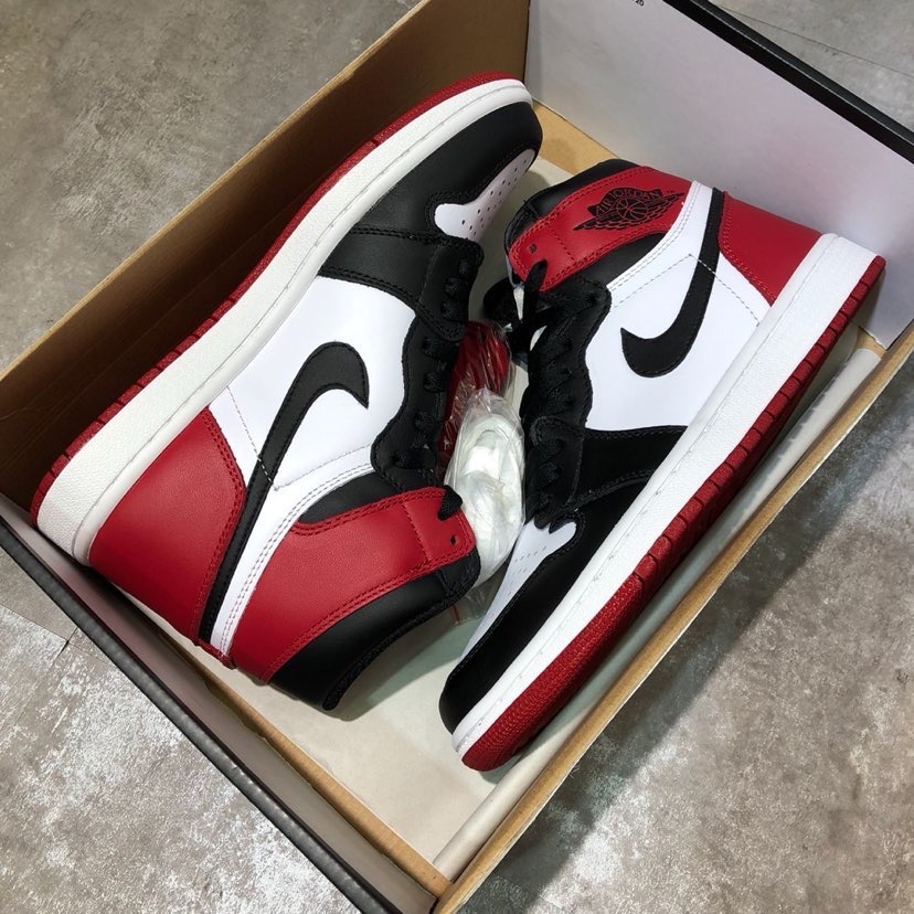 XH Air Jordan 1 OG High 'Black Toe' review Ellie 01